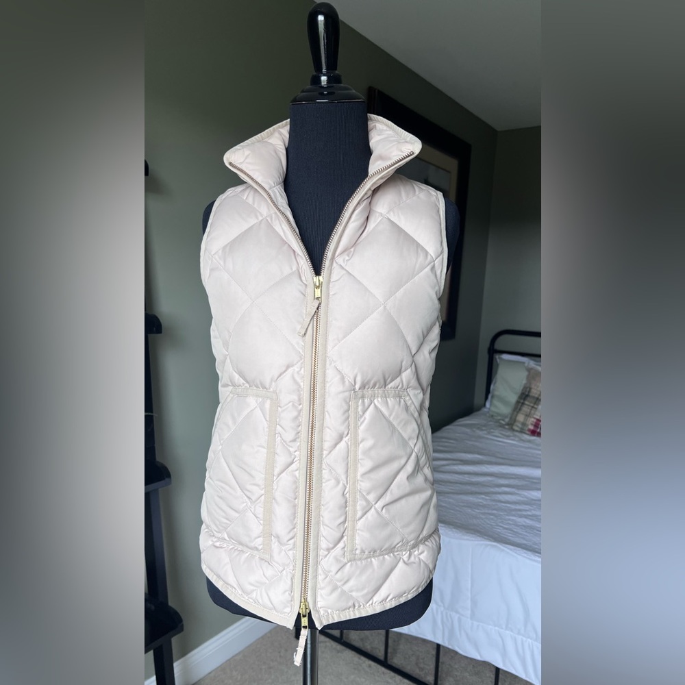 J. CREW CREAM PUFFER VEST SIZE XXS